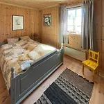 3 Bedroom Gorgeous In Prázdninový dům Treungen