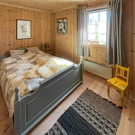 3 Bedroom Gorgeous In Hébergement de vacances Treungen